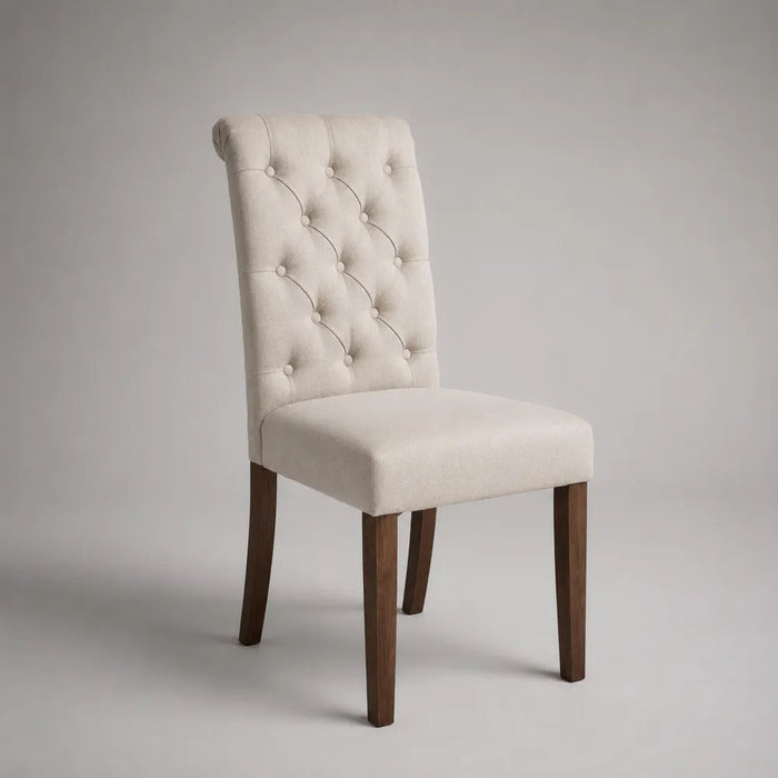 Chaise de salle à manger beige avec dossier capitonné et pieds en bois marron hauteur 90 cm