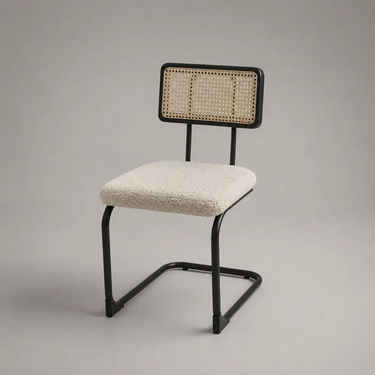 Chaise de salle à manger 55 x 60 x 85 cm tissu bouclé beige avec dossier cannage et structure en acier noir